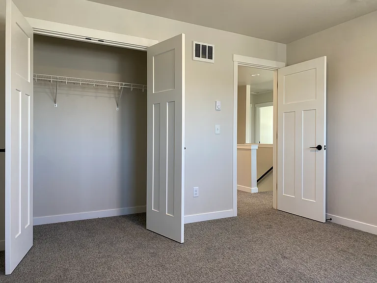 2058 Aaron Dr — Photo 35