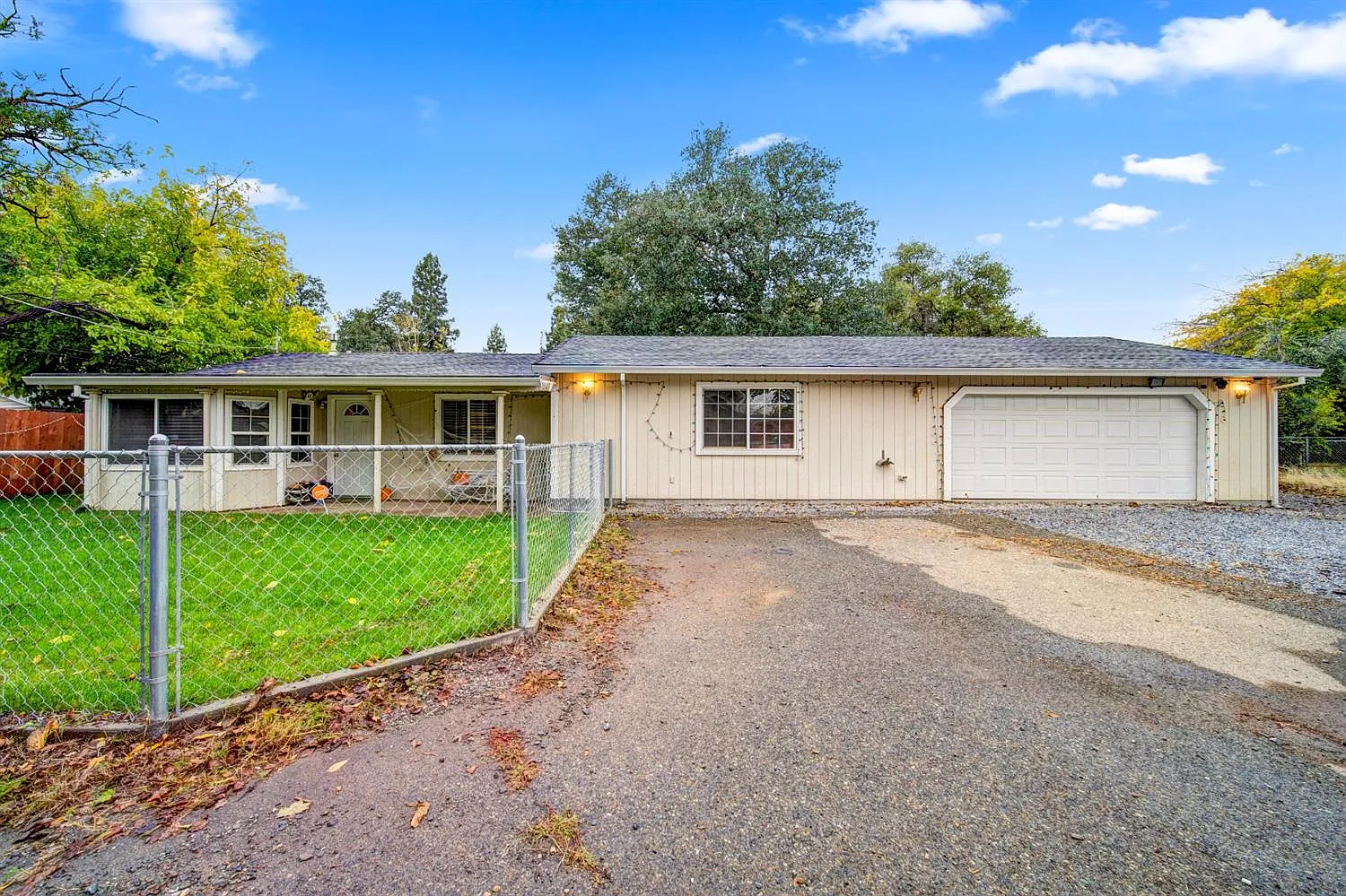 2916 Heather Ln photo 1