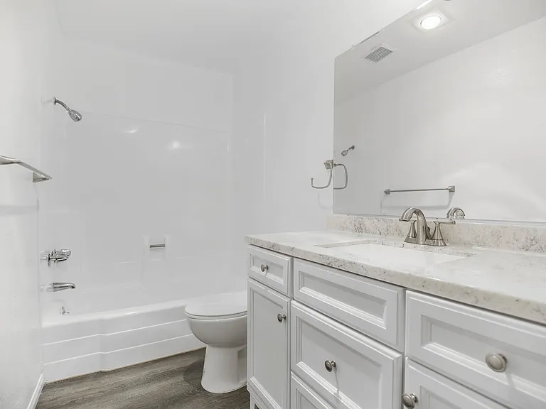 7317 Haskell Ave — Photo 12