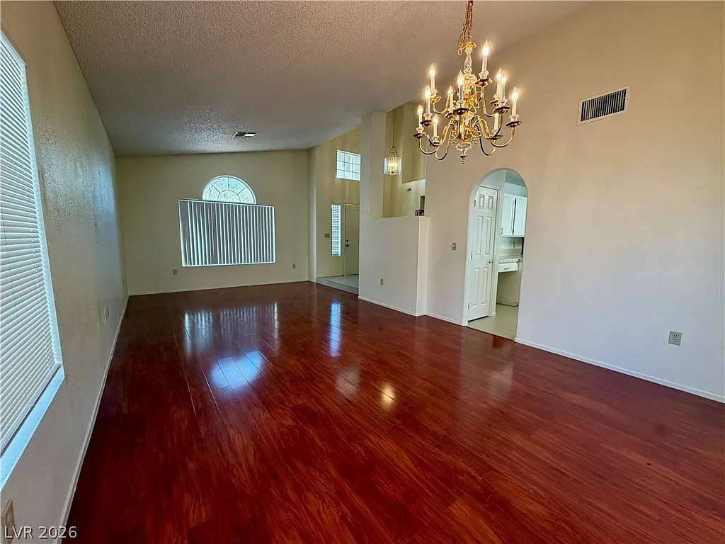 3 bed, 2.5 bath, 2443 sqft, $2,640 — Photo 3
