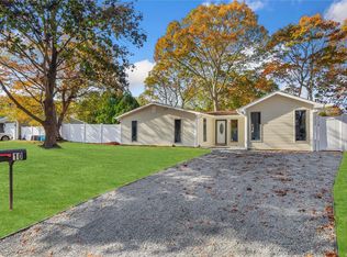 10 Helene Dr, Shirley, NY