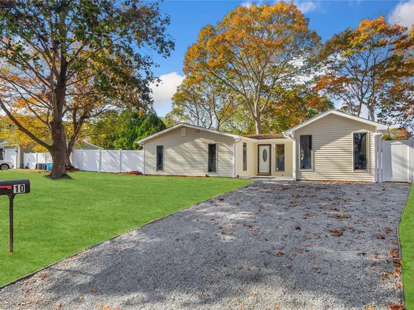10 Helene Drive, Shirley, NY 11967