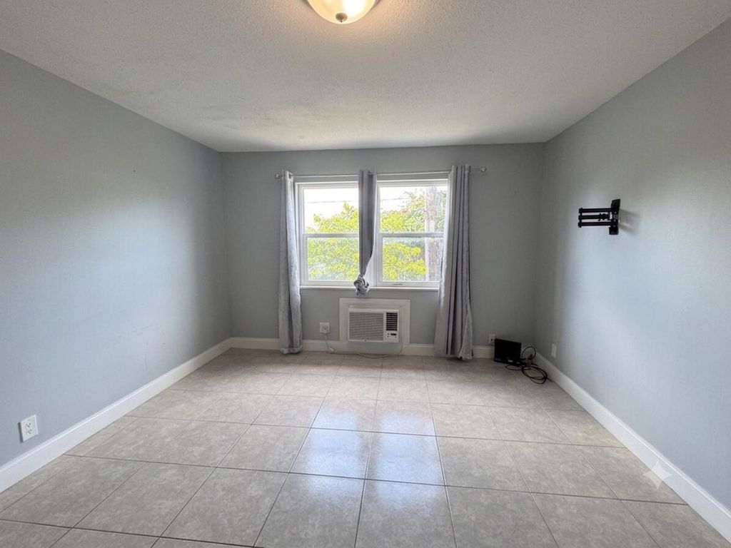 1150 E Sample Road #204, photo 4