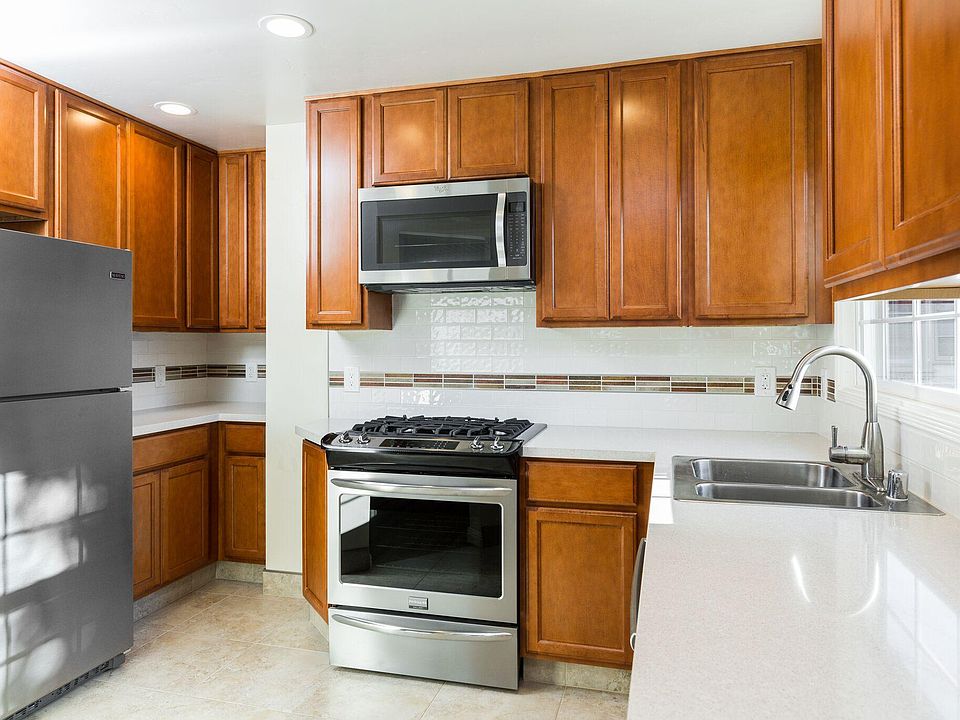 1st image of 2056 Heatherdale Ave