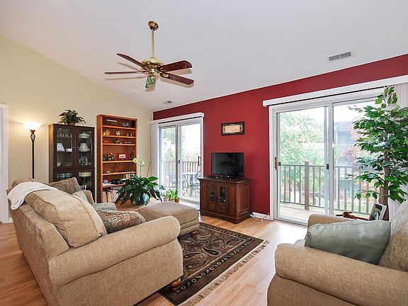 4th image of 385 Sandhurst Cir APT 3