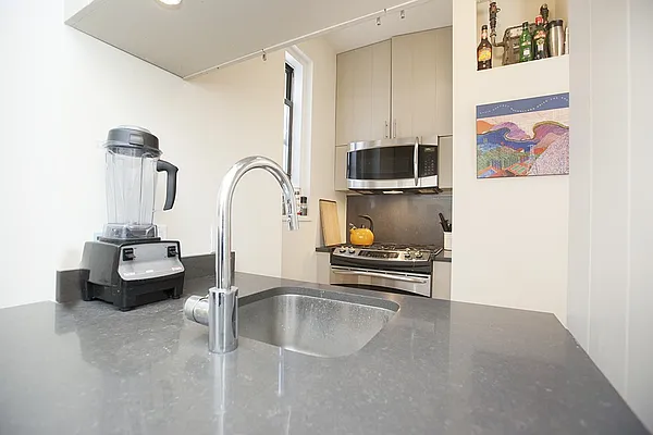 Rented by Avi Nash Associates | media 22