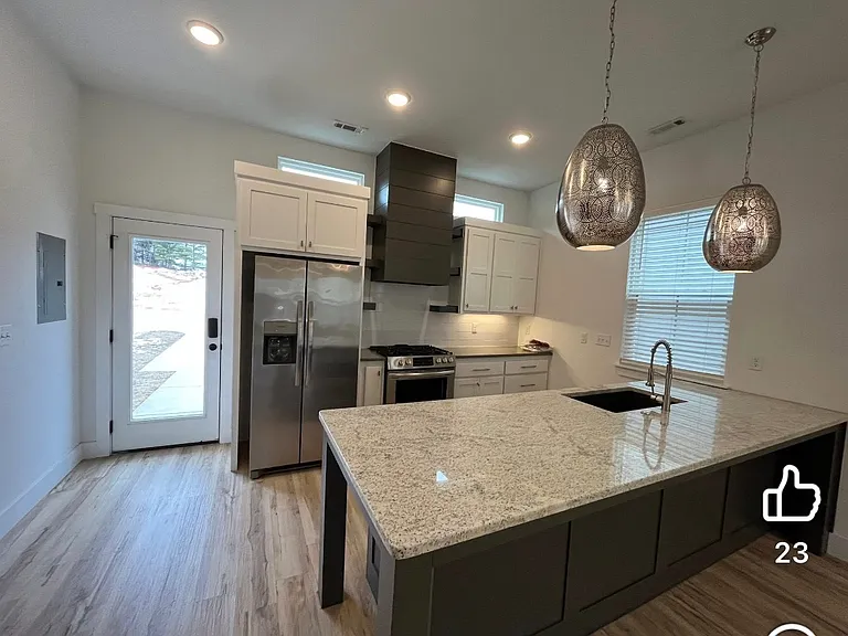 1391 S Duncan Ave — Photo 3