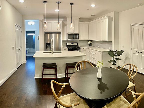 Dining & Kitchen
