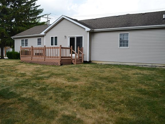 3rd image of 102 E Wapella St
