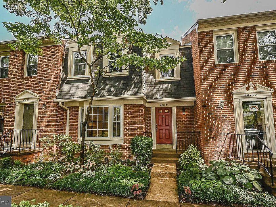 1st image of 10135 Village Knolls Ct