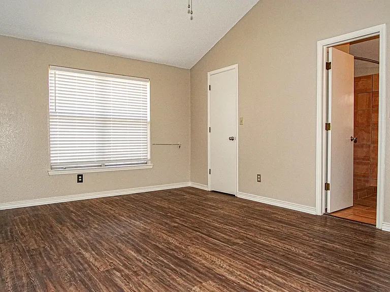 4553 Gen Maloney Cir — Photo 17