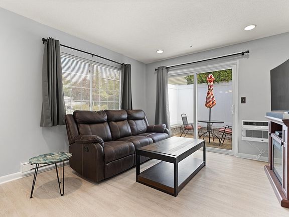3rd image of 6 Adam St APT 1