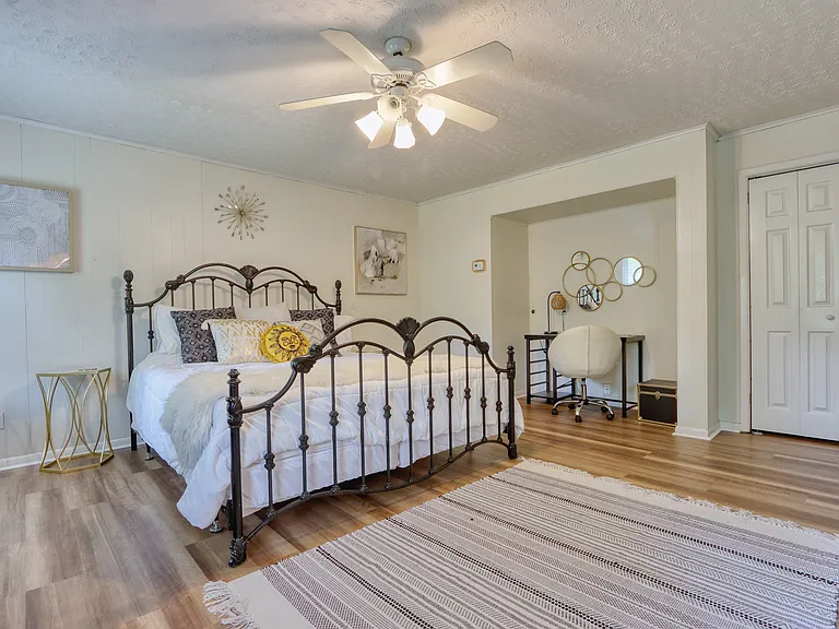 933 Gabriel Rd — Photo 16