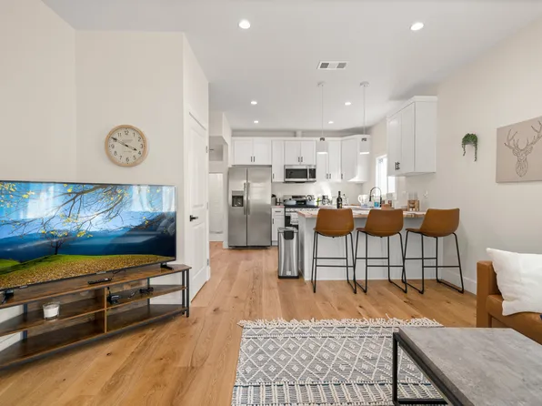 1202 N Ardmore Ave, Los Angeles, CA 90029