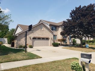902 Oneida Woods Trl, Grand Ledge, MI