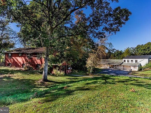 3rd image of 304 Shed Rd