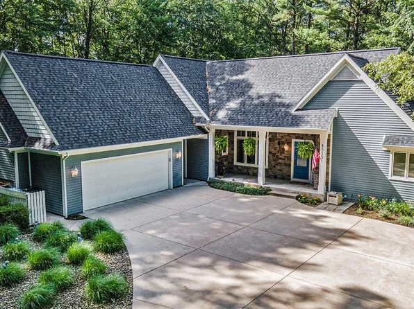 4515 Cottagewood Dr, Kalamazoo, MI 49048