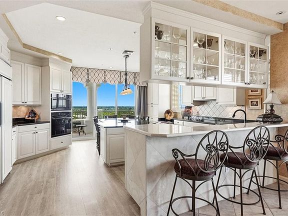 5th image of 4801 Island Pond Ct Unit 801