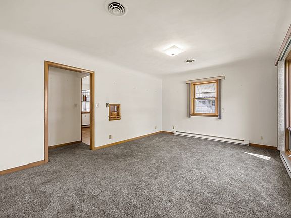 3rd image of 531 Commercial St