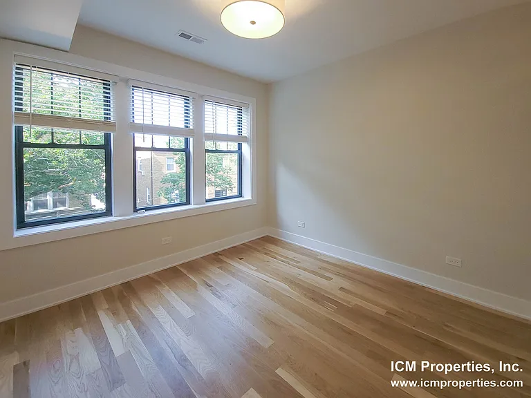 3338 N Sheffield Ave #2 — Photo 2