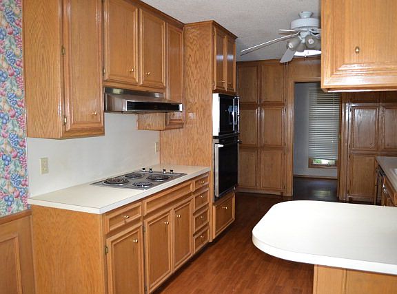 2nd image of 20 Whisperwood Cir