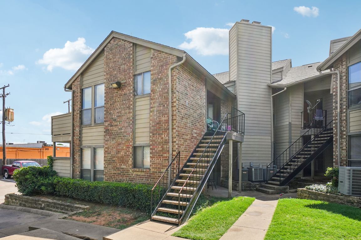 Pecan Chase Cir-S2606-001.jpg