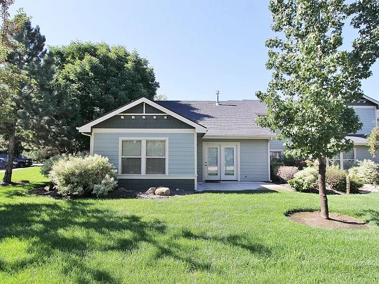 2586 S Gatewood Ln — Photo 2