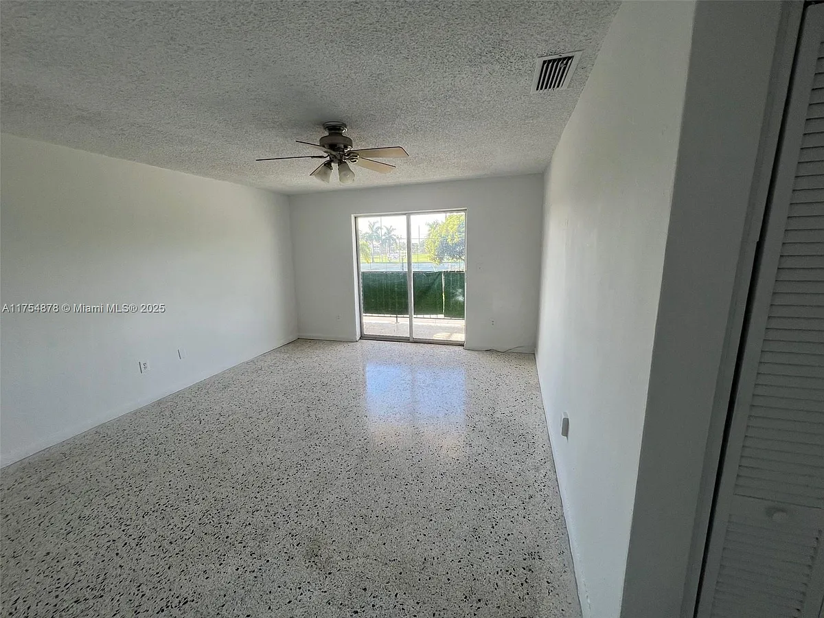 Building Photo - 887 W 29th St #2