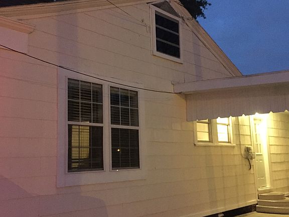 4th image of 2615 Elm St