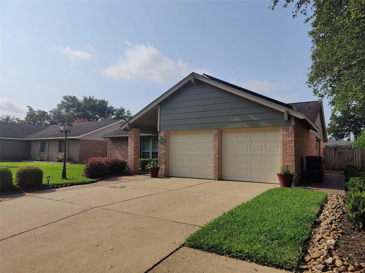 3 bed, 2.0 bath, 1410 sqft, $2,500 — Photo 3