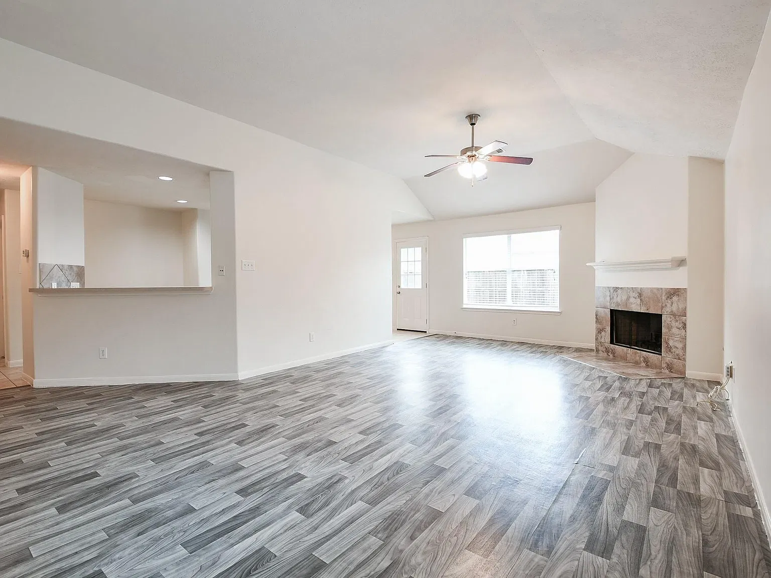 3 bed, 2.0 bath, 1747 sqft, $1,900 — Photo 3