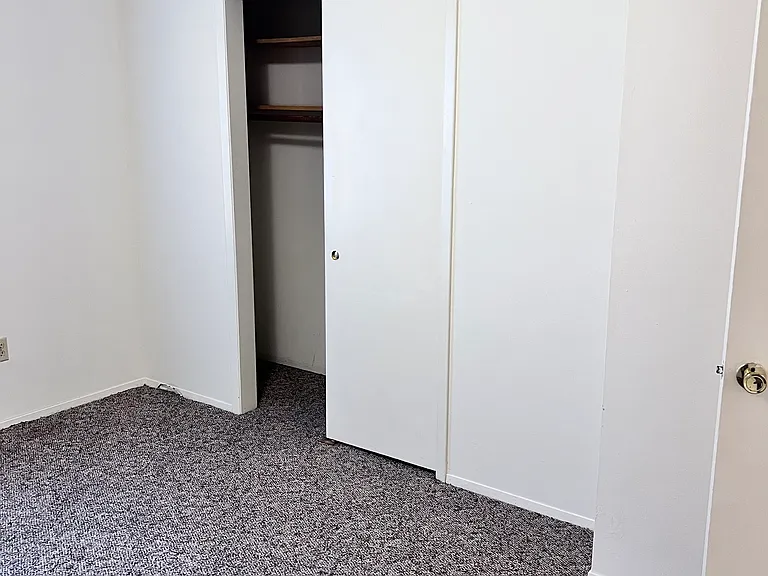 1010 W Locust St #5 — Photo 3