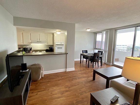 5th image of 470 3rd St S Unit 805