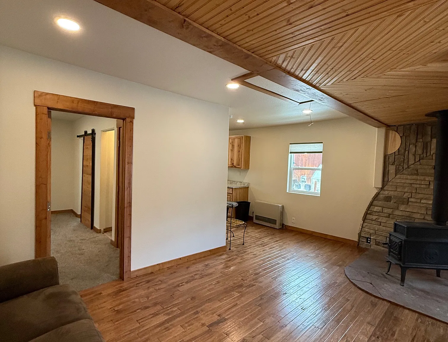 1 bed, 560 sqft, $2,000 — Photo 2