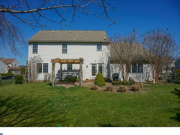 3rd image of 42 Pennwood Dr