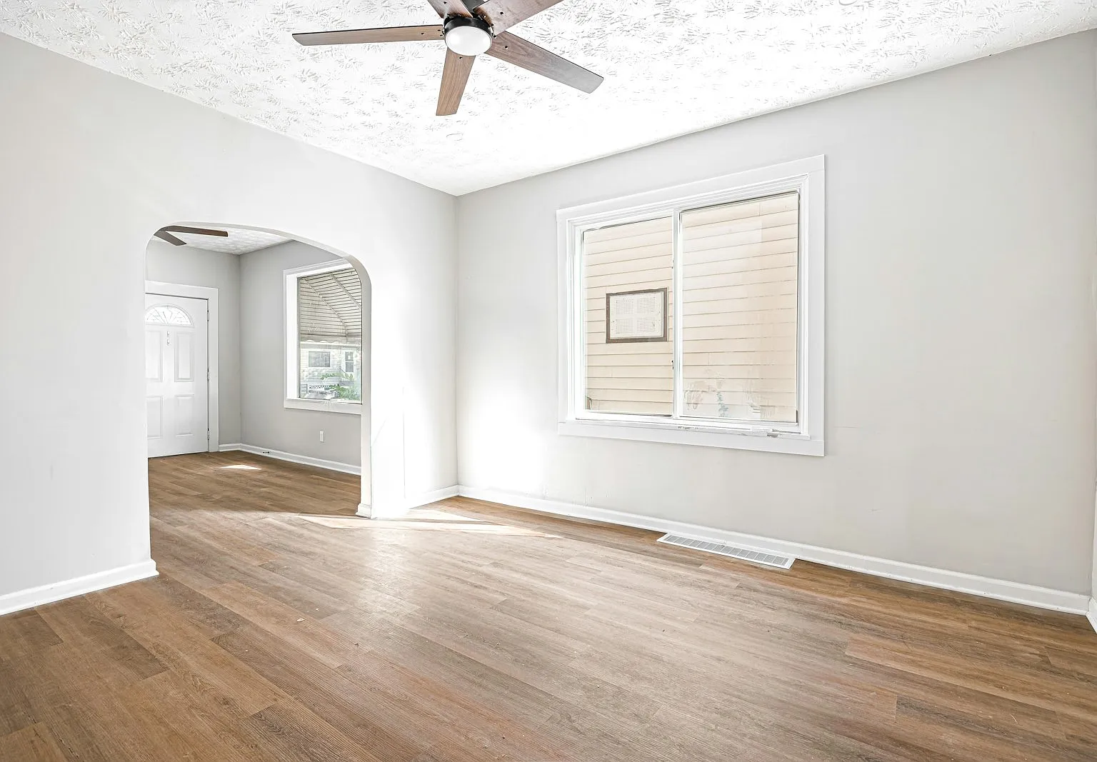 3240 West 56th Street — Photo 4