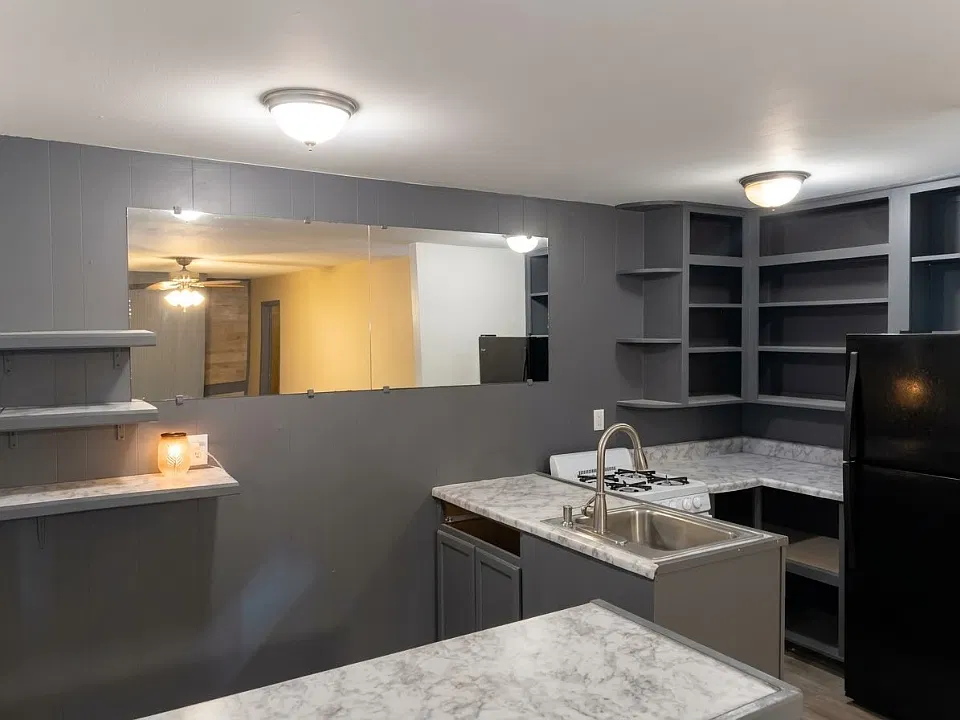 609 W Central Ave #4