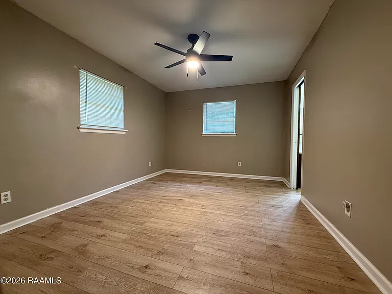 204 Winsor Dr — Photo 9