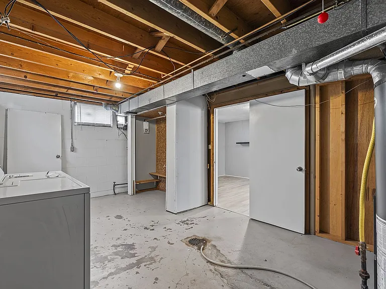 5508 S 122nd St — Photo 28