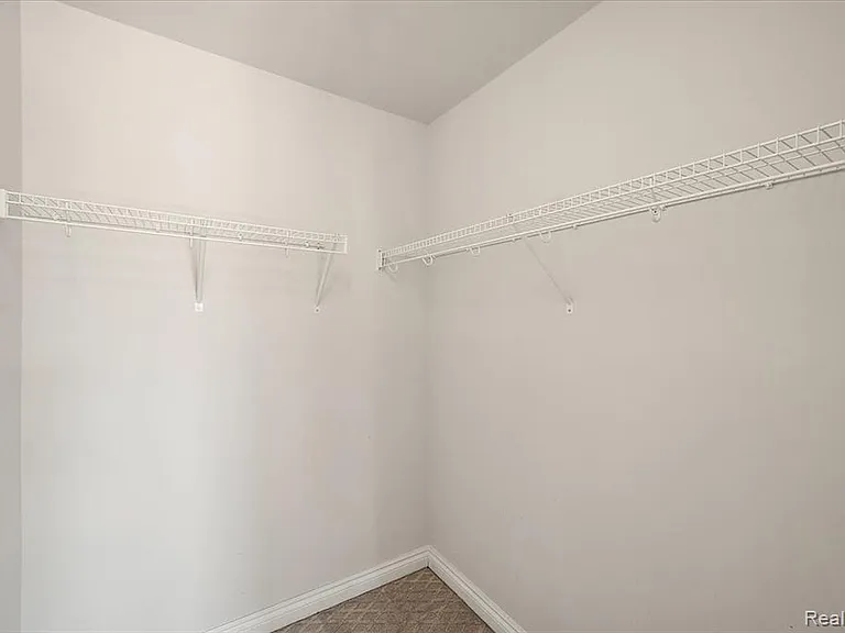 2877 Hartwick Dr — Photo 39