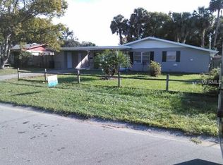 511 1st St, Tavares, FL 32778