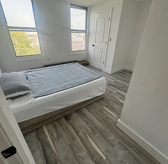 254-256 E Eagle St #1 — Photo 10
