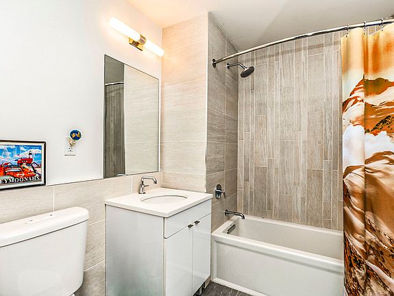 4th image of 25-19 43rd Ave Penthouse 4