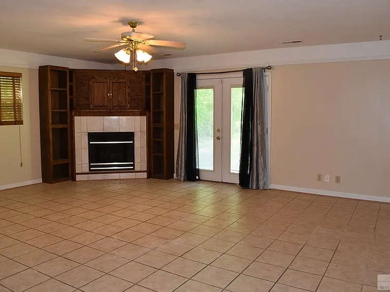 5830 Lost Creek Dr — Photo 8