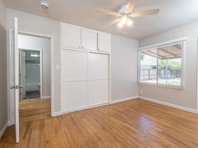 521 E Date St — Photo 19
