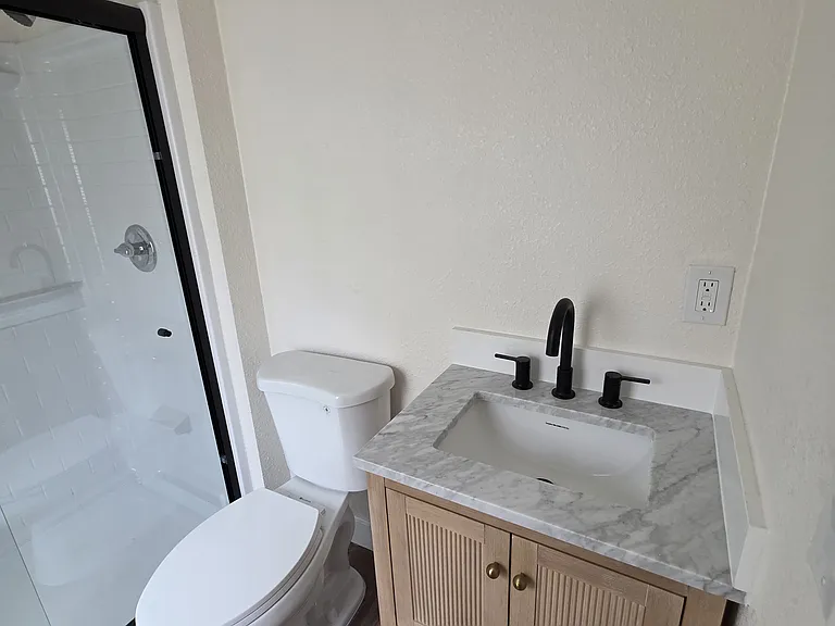 139 Ambrose Ave #A — Photo 13