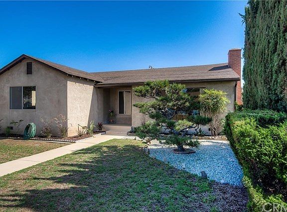 Come and experience this wonderful opportunity to own a home in Gardena, walking distance to Pacific Square Shopping Center!