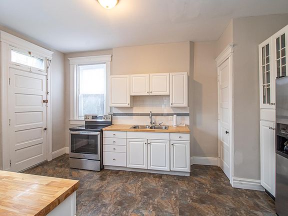 3rd image of 561 Considine Ave #1