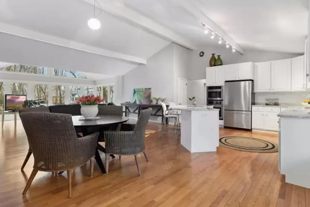 4 bed, 3700 sqft, $4,200 — Photo 1