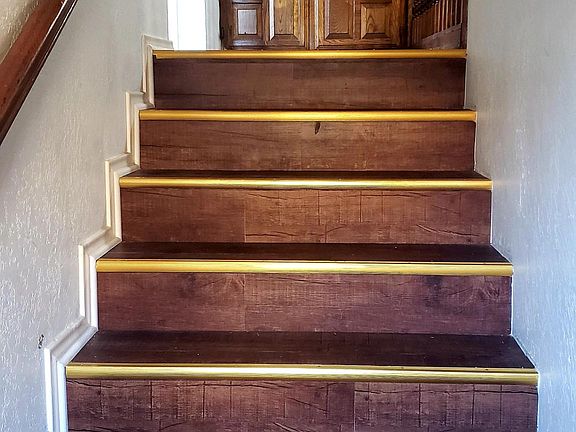 Second half stairs with landing shelf